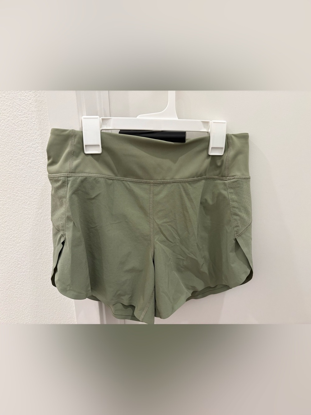 Athleta Run With It 4.5" Short